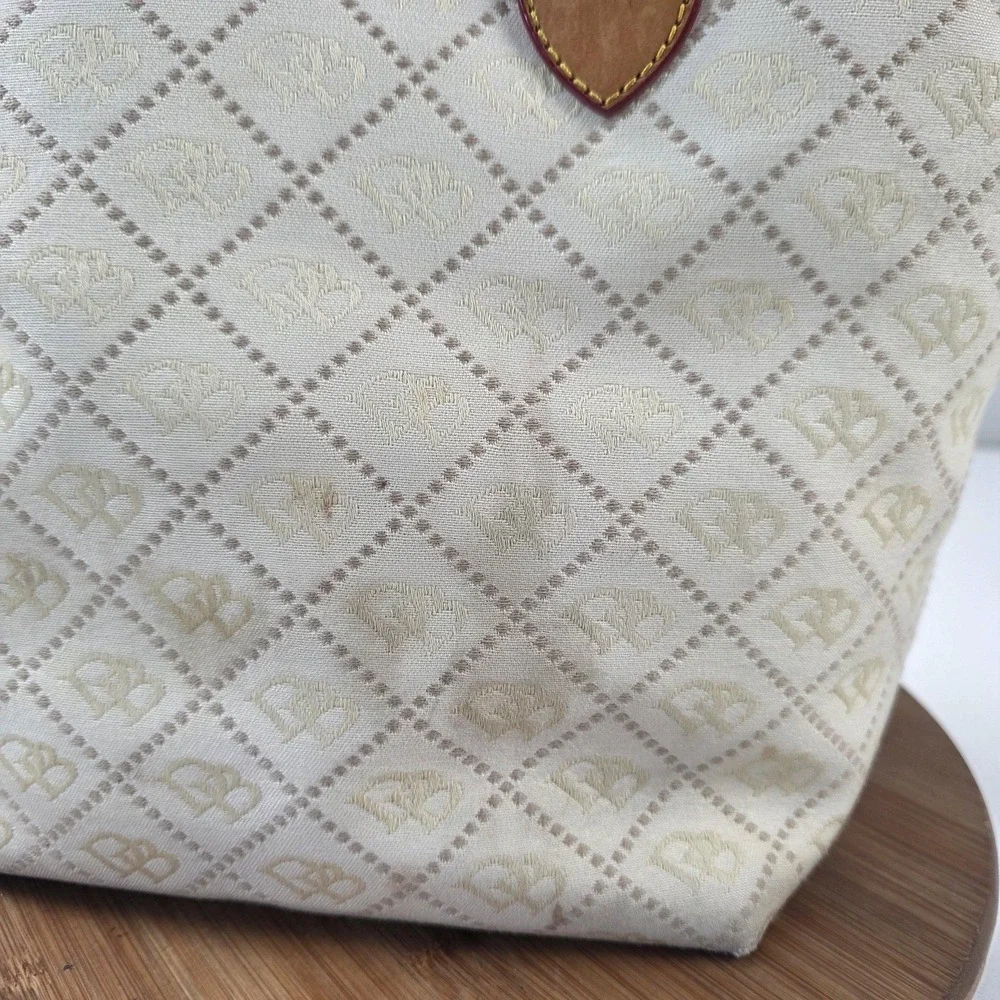 Dooney & Bourke Tote Bag Womens Medium Beige Leather Tassel Shoulder Purse